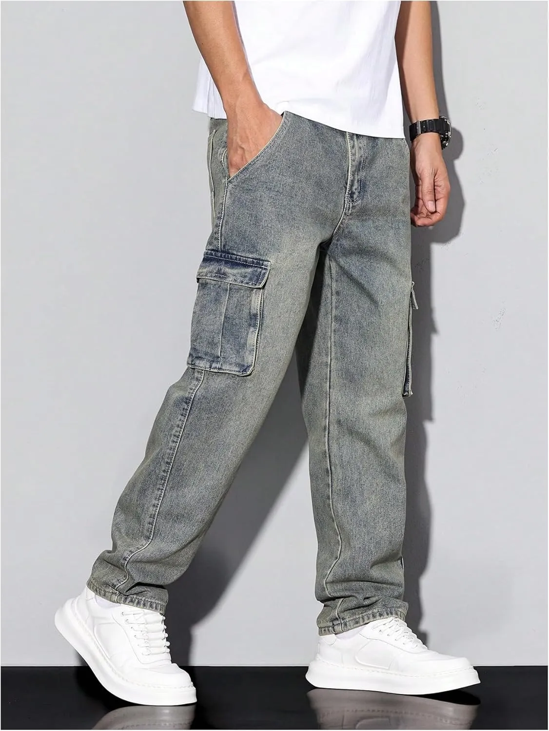 Verdusa Men's Faded Straight Leg Casual Denim Pants Vintage Jeans with Pockets