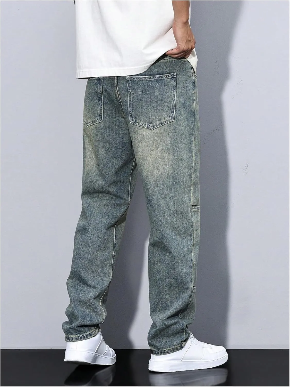 Verdusa Men's Faded Straight Leg Casual Denim Pants Vintage Jeans with Pockets